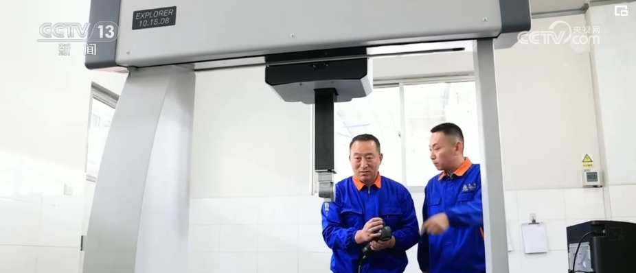 劳动者之歌 数控机床上的“雕刻师”传承匠心(图2)